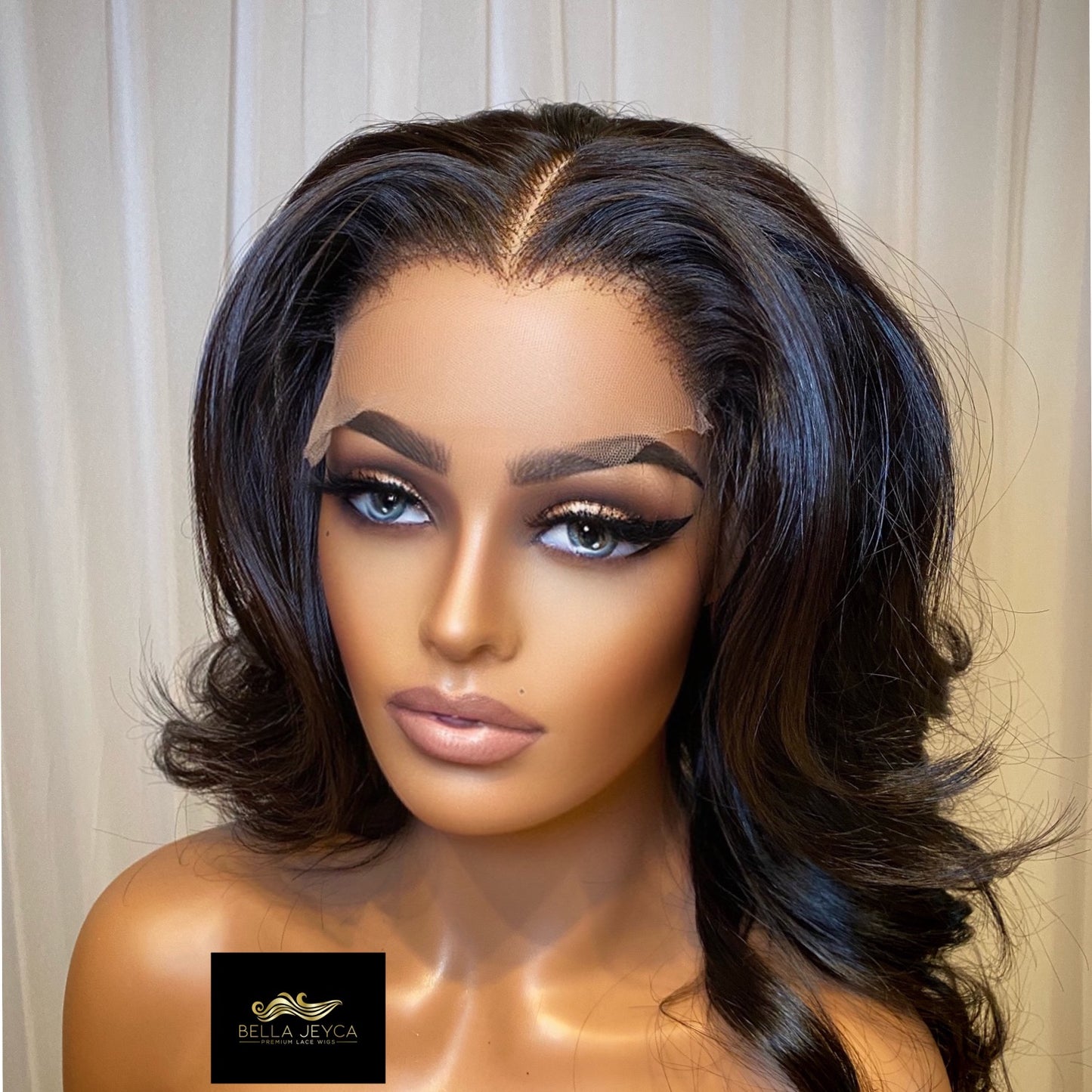 Kira -Bouncy wig