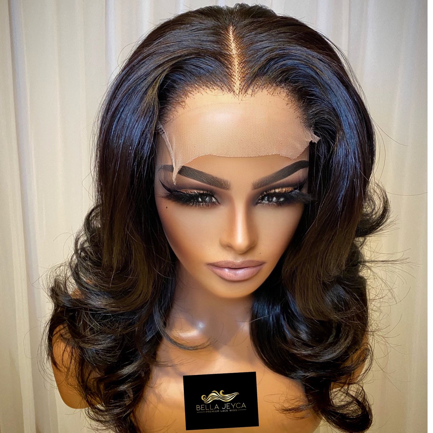 Kira -Bouncy wig